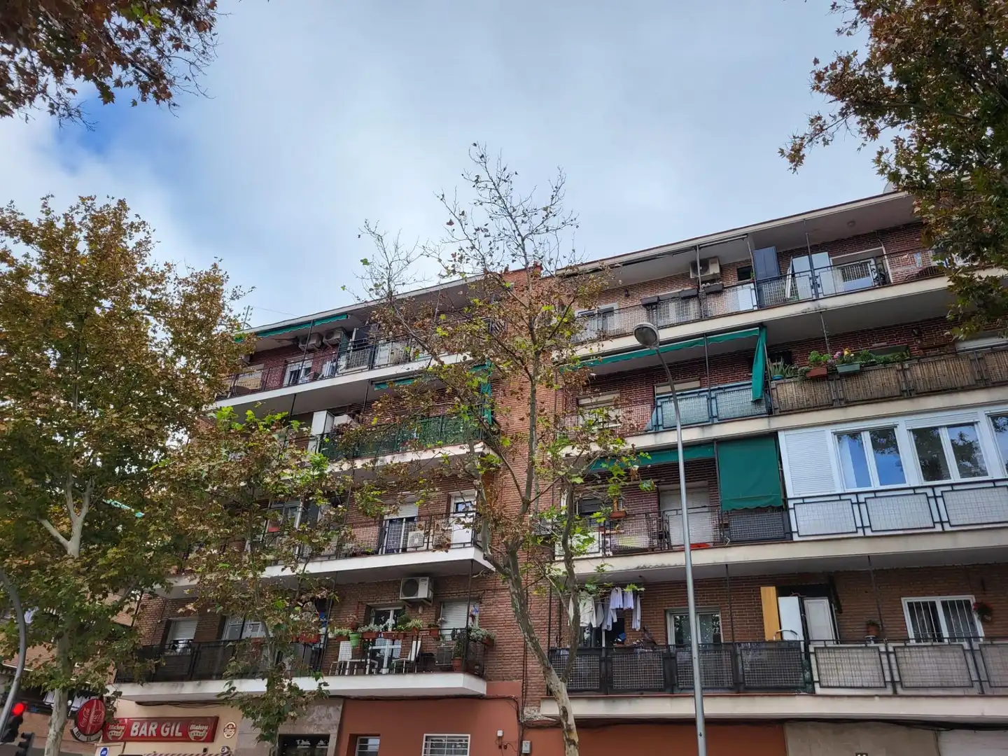 Außenansicht von Wohnung zum Verkauf in Madrid mit Heizung, Terrasse und Balkon