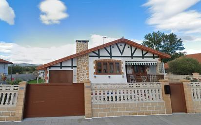 Exterior view of House or chalet for sale in Medina de Pomar  with Terrace