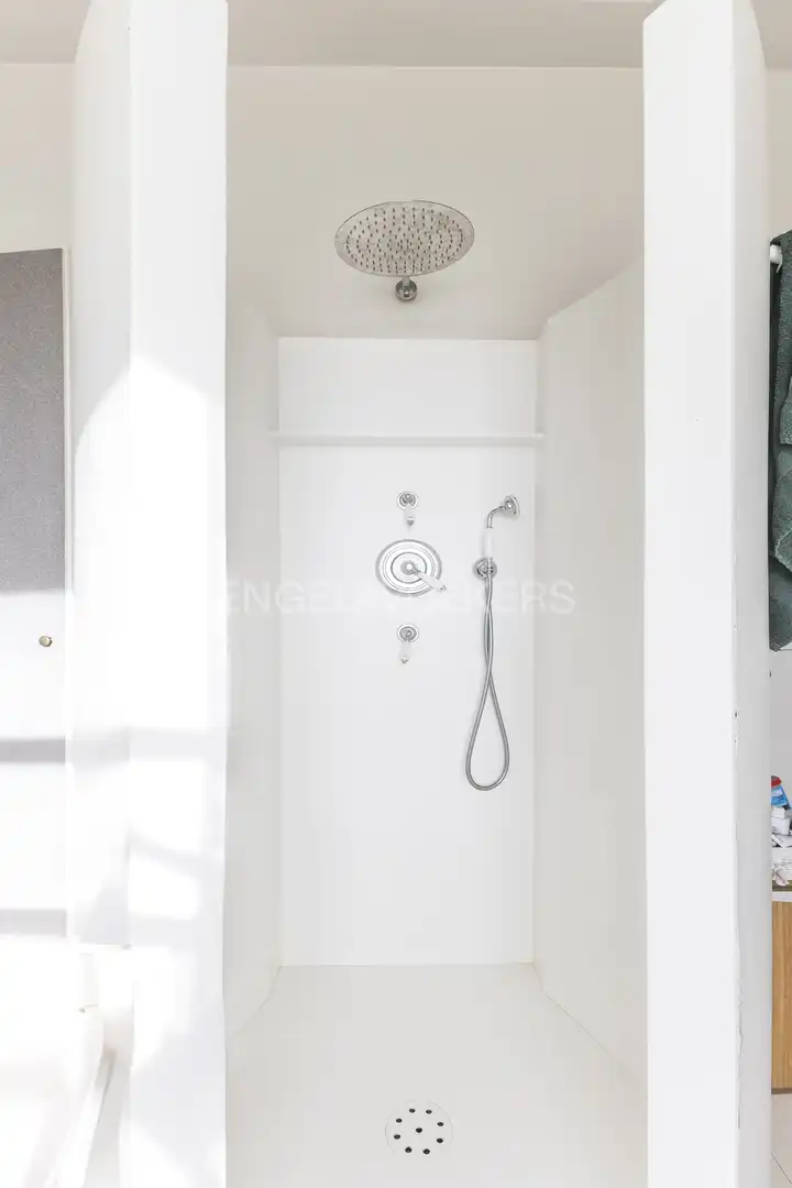 Badezimmer von Dachboden zum Verkauf in Madrid mit Klimaanlage, Heizung und Terrasse