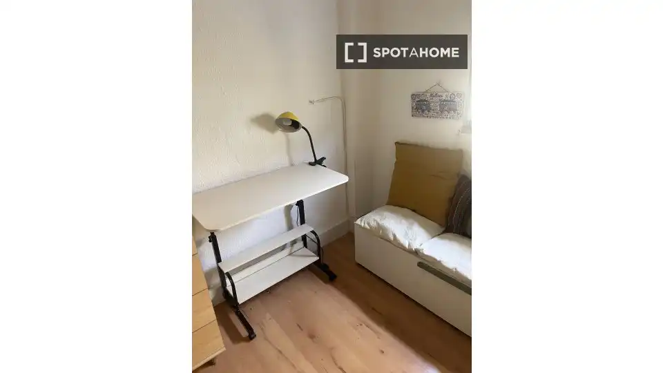 Bedroom of Flat for rent in Valencia  with Air Conditioner, Heating and Furnished