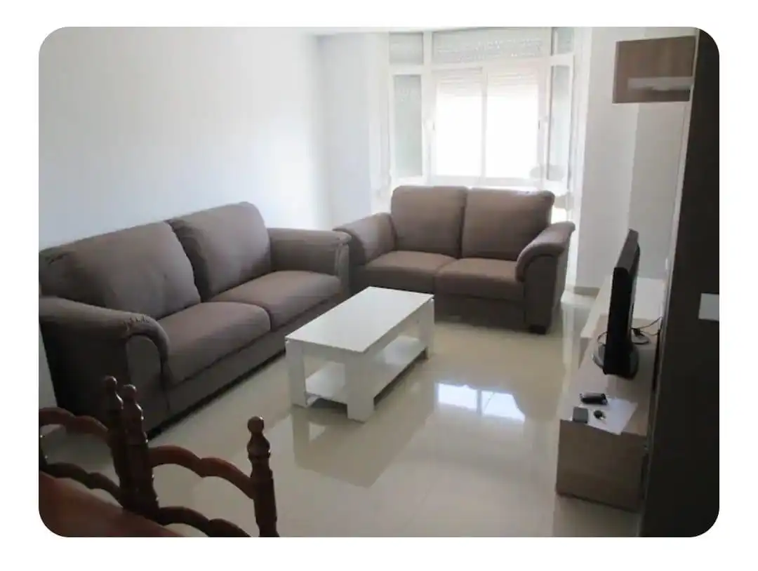 Piso con ascensor en venta en Avenida de la Bahia 6