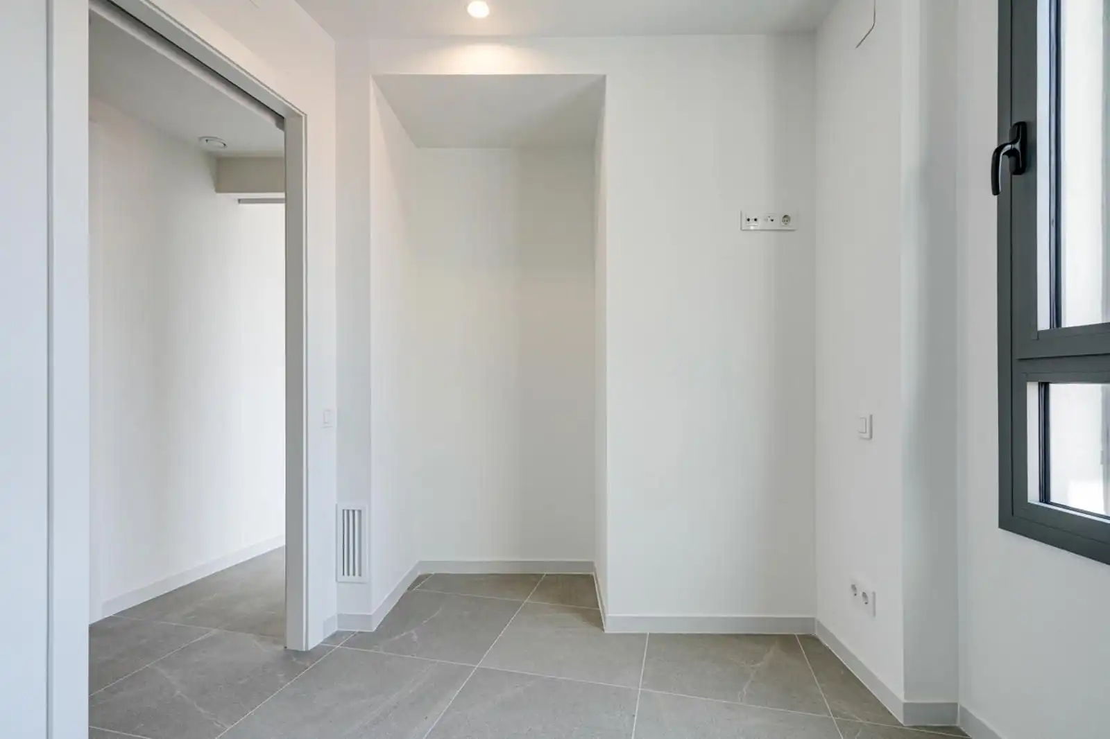 Piso en venta en L'Hospitalet de Llobregat con Calefacción, Terraza y Horno