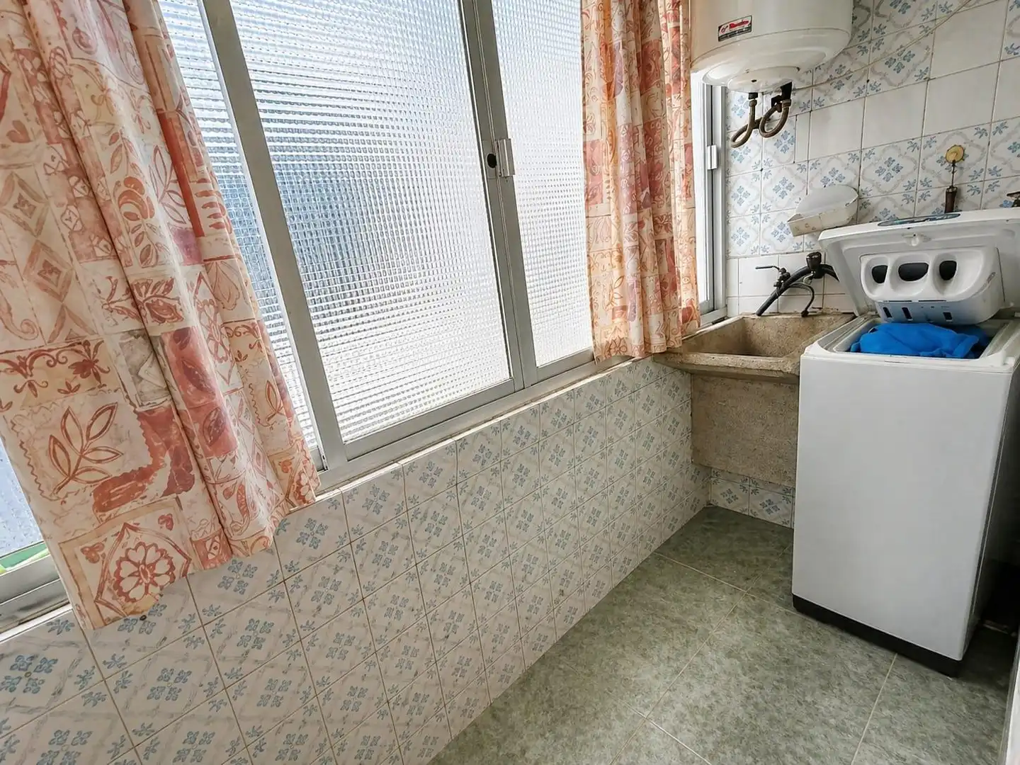 Bathroom of Flat for sale in Granada