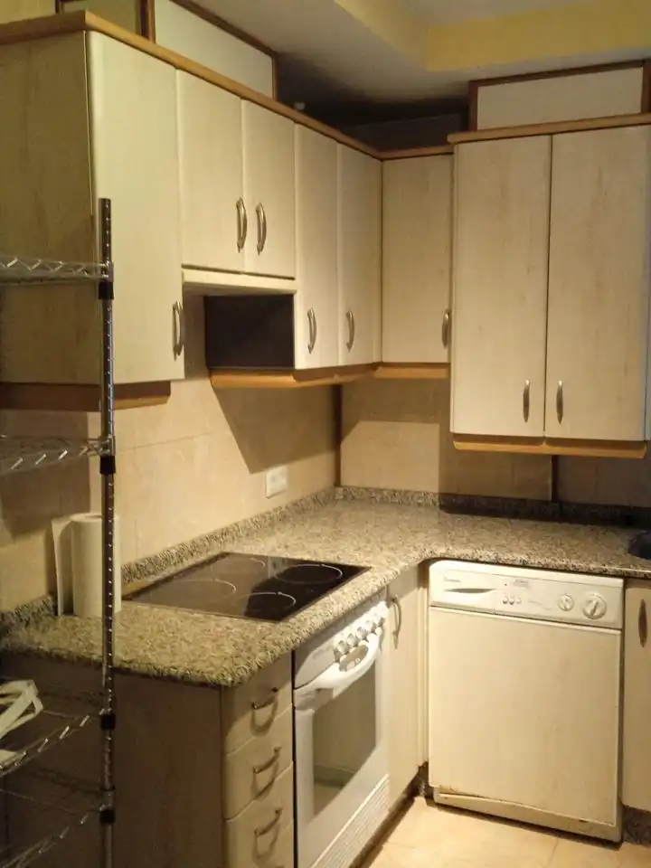 Cocina de Planta baja en venta en Santiago de Compostela  con Calefacción, Trastero y Amueblado