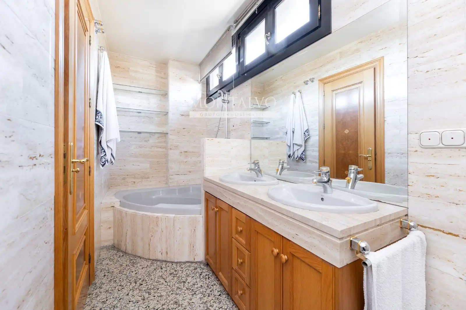 Baño de Ático en venta en Granada con Aire acondicionado y Terraza