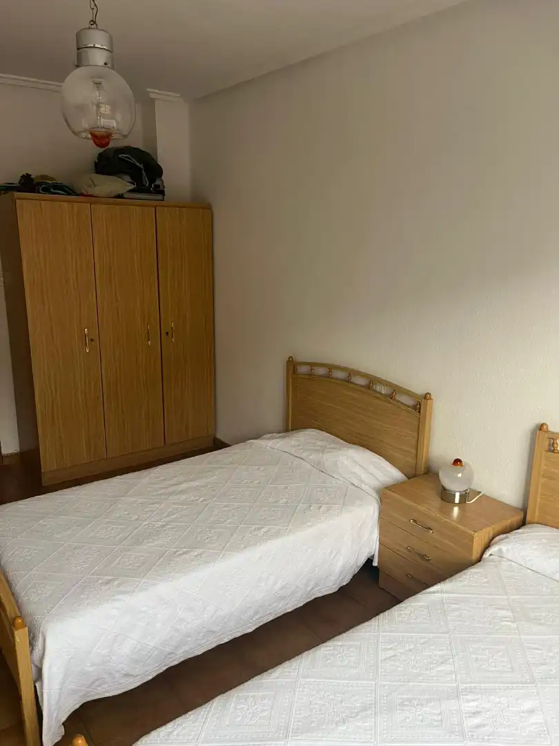 Dormitori de Apartament en venda en Zona Alta