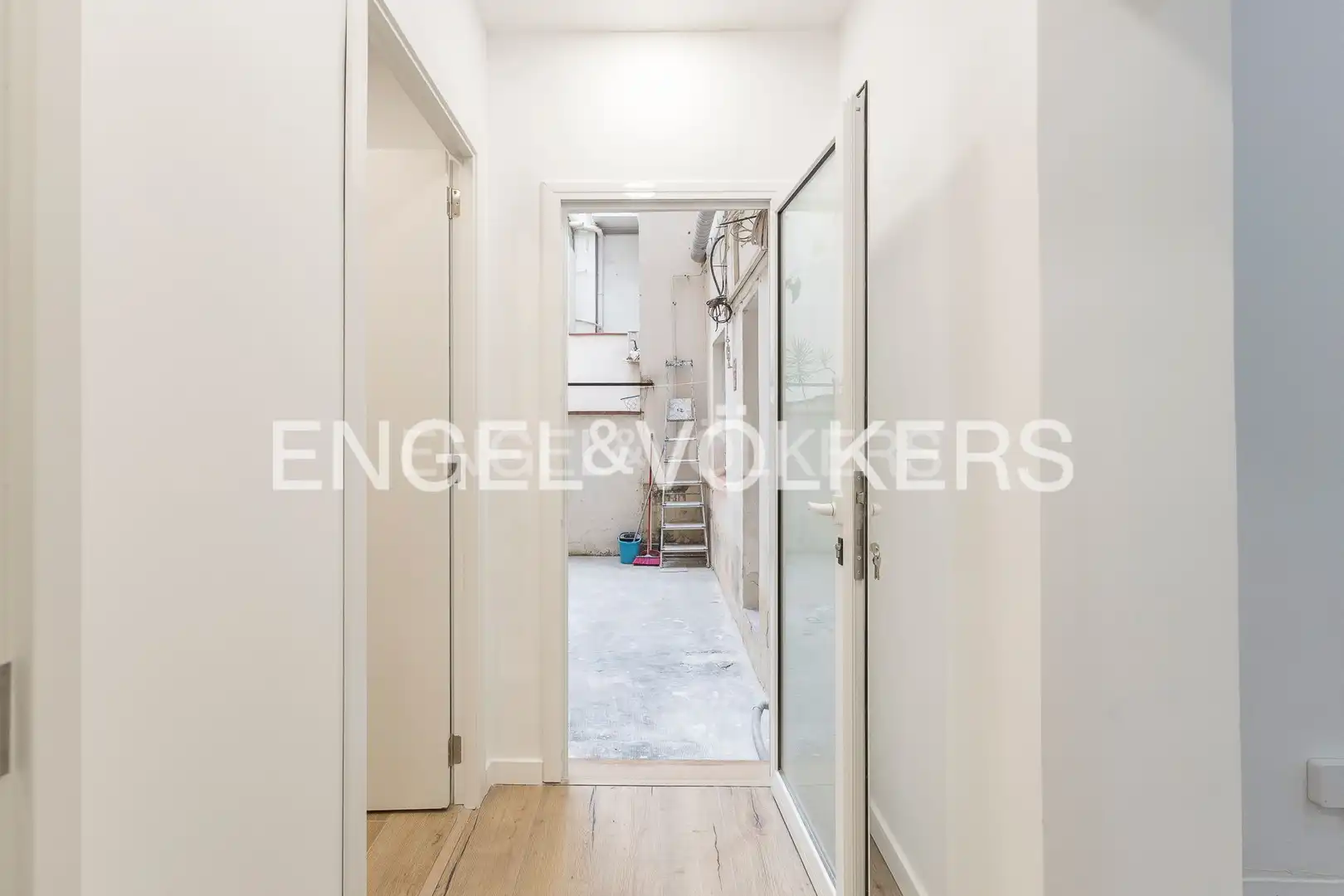 Flat for sale in Barcelona  with Air Conditioner, Heating and Parquet flooring