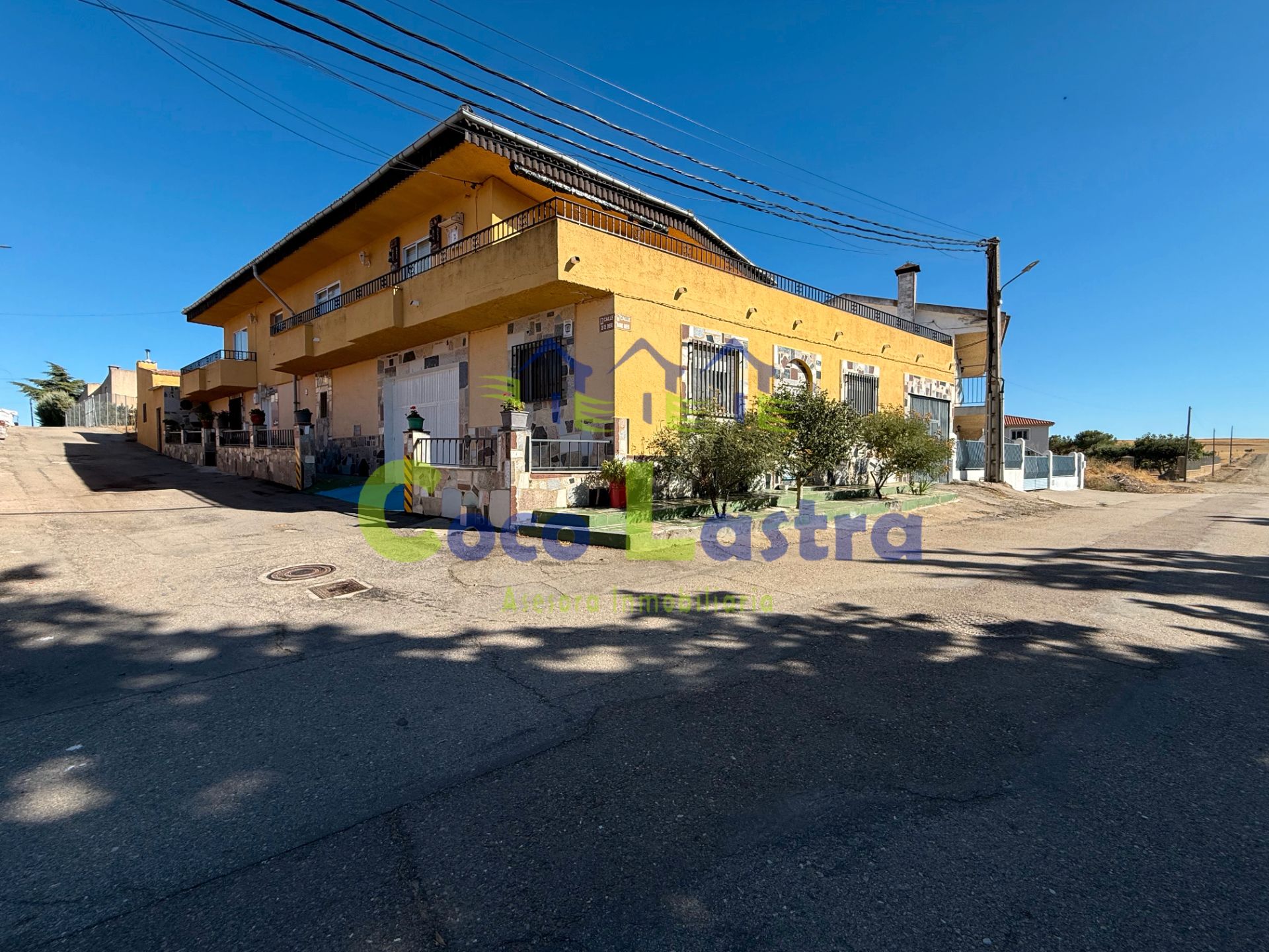 Vista exterior de Casa o xalet en venda en Arapiles amb Calefacció, Terrassa i Forn