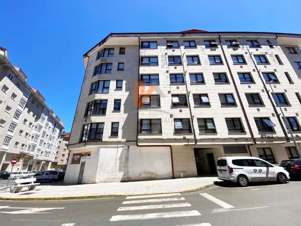 Außenansicht von Wohnung zum Verkauf in Ames mit Ofen