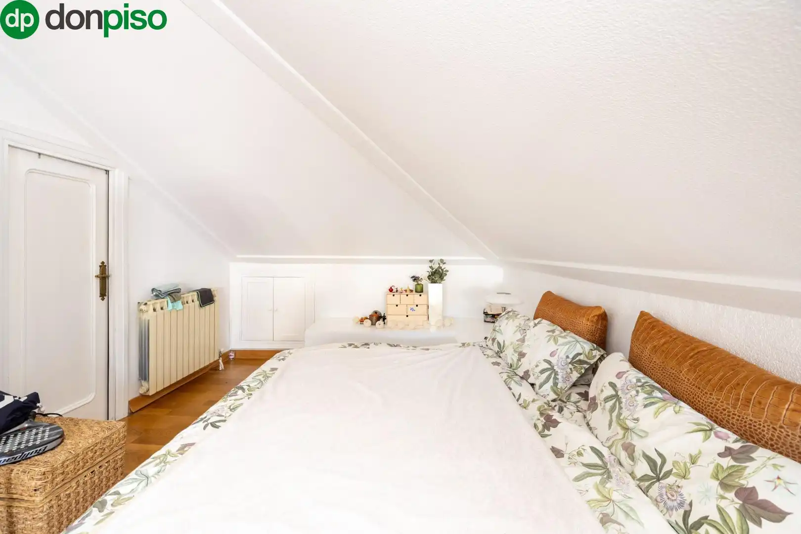 Habitación de Estudio en venta en Granada con Terraza y Balcón