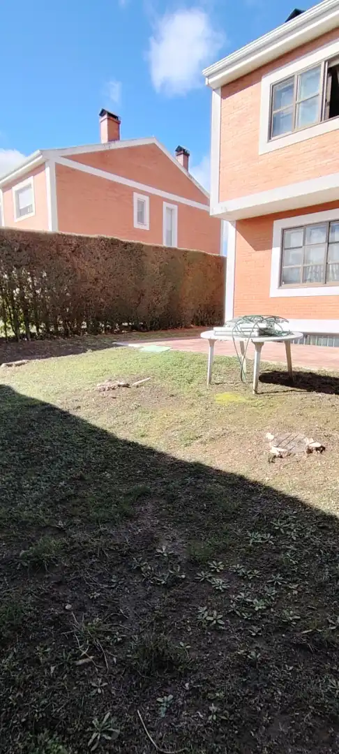 Jardín de Casa o chalet en venta en Santa Marta de Tormes con Calefacción, Jardín privado y Parquet