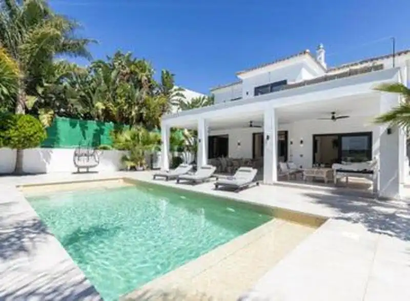 Außenansicht von Haus oder Chalet zur Miete in Marbella mit Klimaanlage, Privatgarten und Terrasse