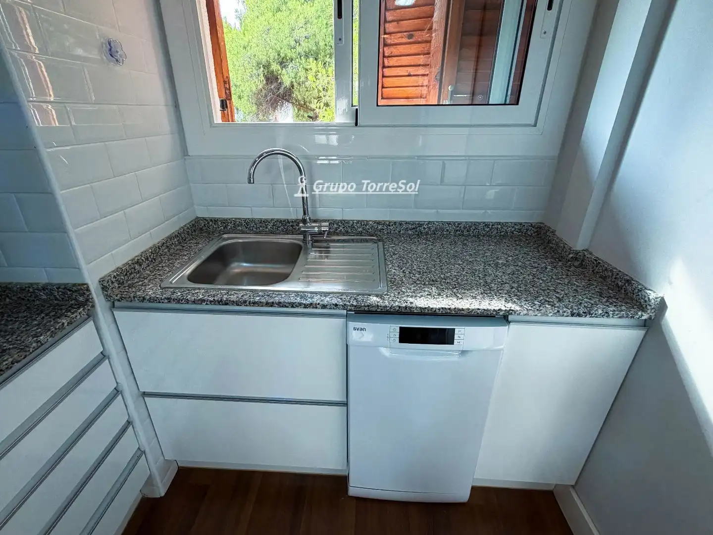 Kitchen of Flat for sale in El Vendrell  with Terrace, Swimming Pool and Furnished