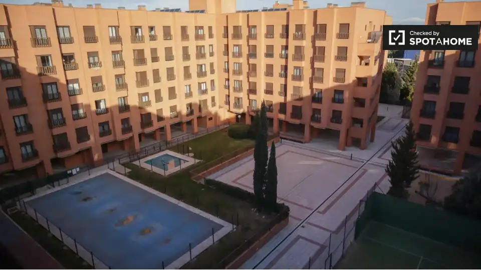 Vista exterior de Piso de alquiler en Madrid con Aire acondicionado, Calefacción y Amueblado