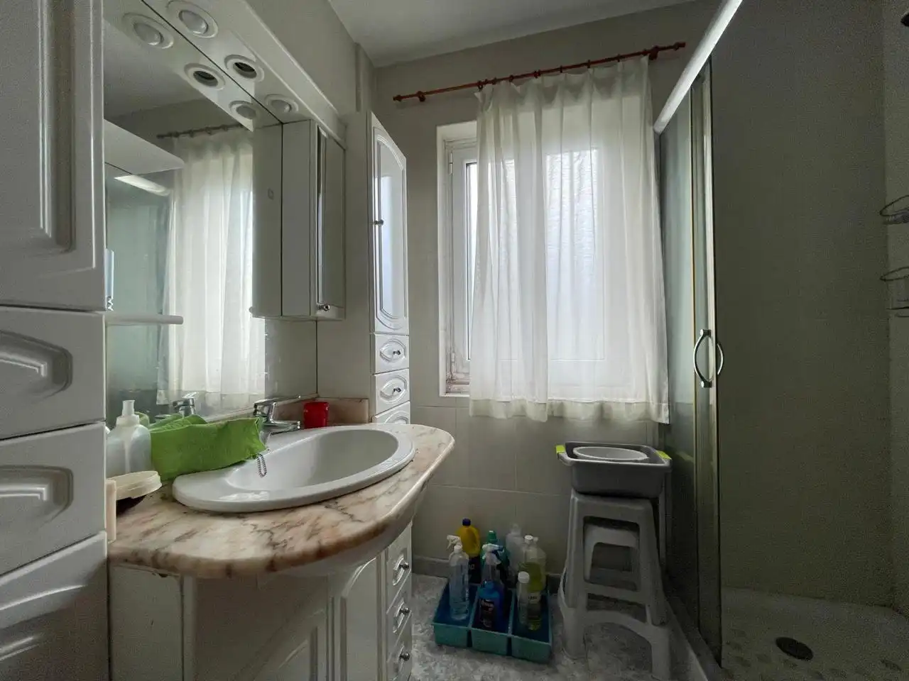 Badezimmer von Erdgeschoss zum Verkauf in A Coruña Capital  mit Abstellraum