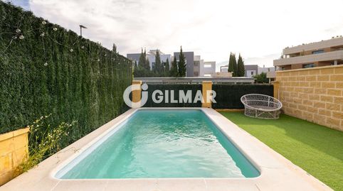 Chalet Adosado en Cancelada de 200 m2 repartido en planta en Urbanización Mirador de Costalita. Cuenta con 3 dormitorios, 3 baños,, imatge 3
