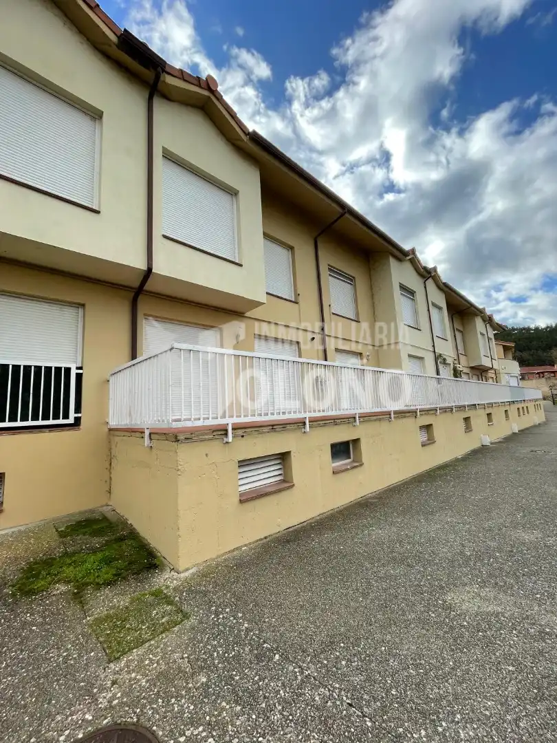 Vista exterior de Apartamento en venta en Cuzcurrita de Río Tirón con Calefacción, Terraza y Amueblado