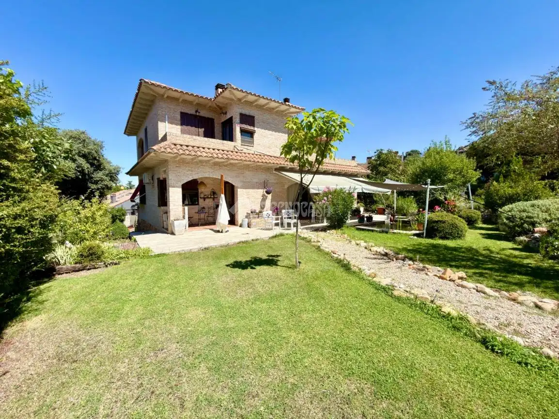 Jardí de Casa o xalet en venda en Valdeaveruelo amb Aire condicionat, Calefacció i Terrassa