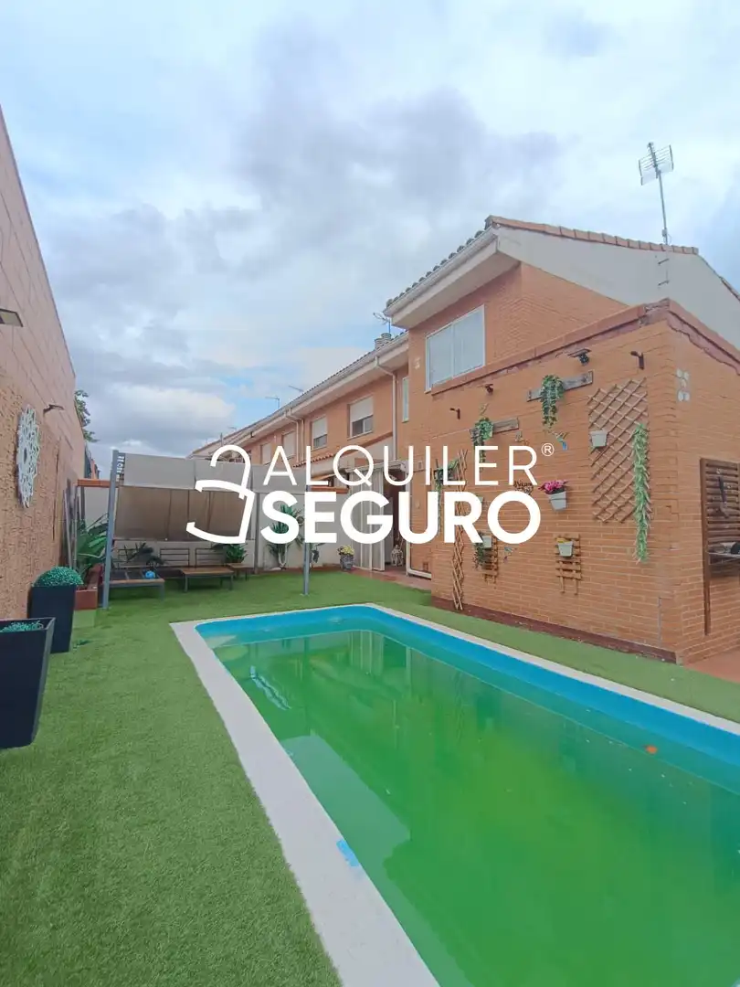 Swimming pool of Houses for rent in Los Robles  