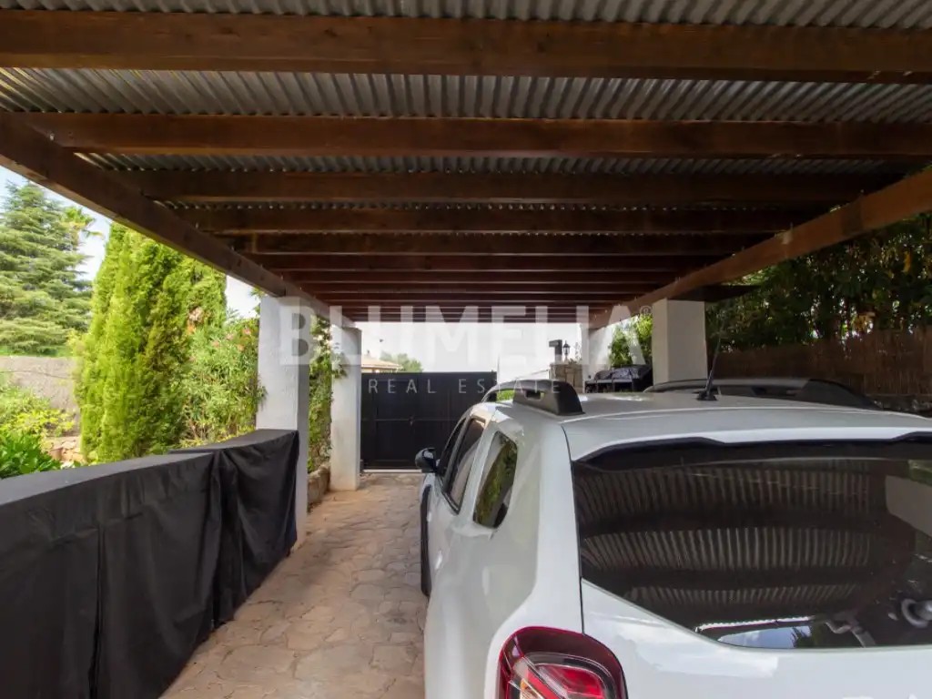 Aparcament de Casa o xalet en venda en Dénia amb Aire condicionat, Jardí privat i Piscina
