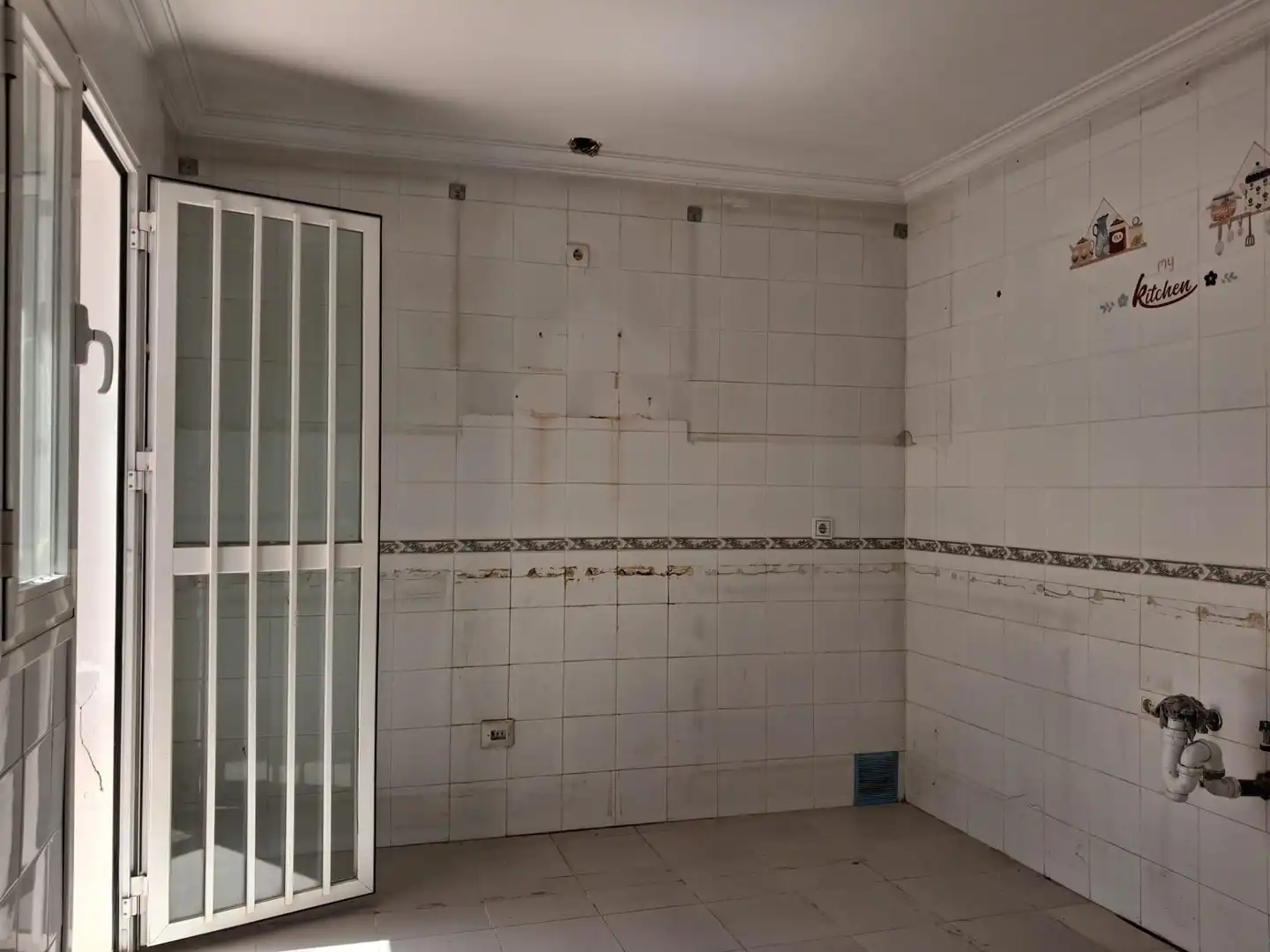 Cuina de Casa adosada en venda en Utrera amb Piscina comunitària