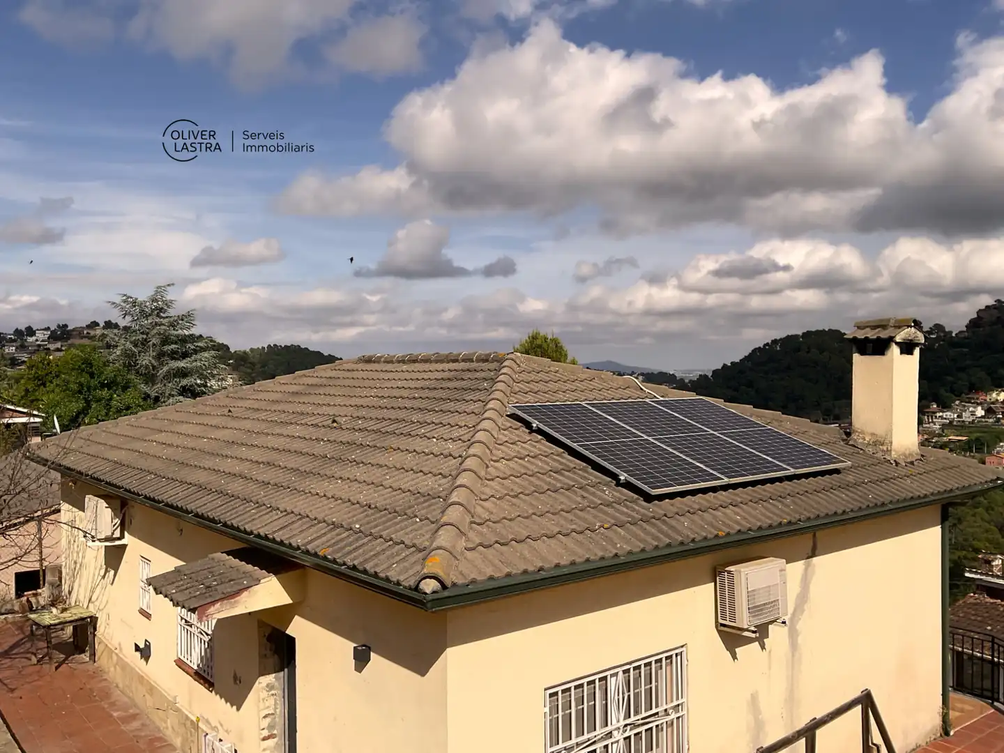 Vista exterior de Casa o chalet en venta en Corbera de Llobregat con Aire acondicionado, Jardín privado y Parquet