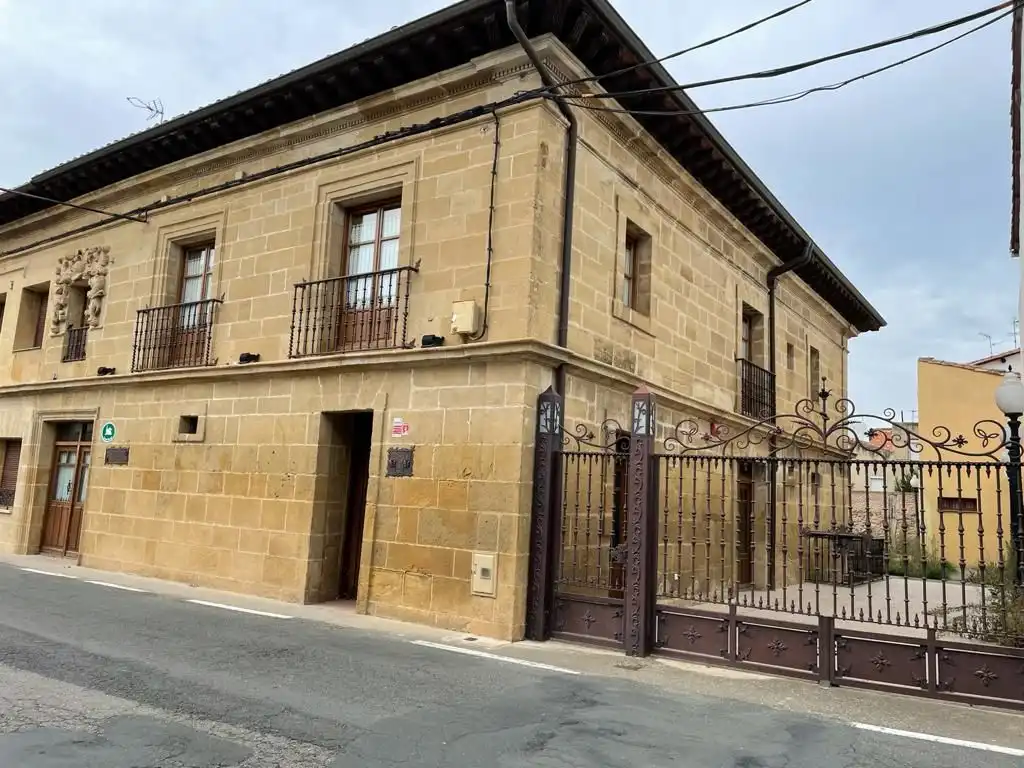 Country house zum Verkauf in Calle Mayor, Castañares de Rioja