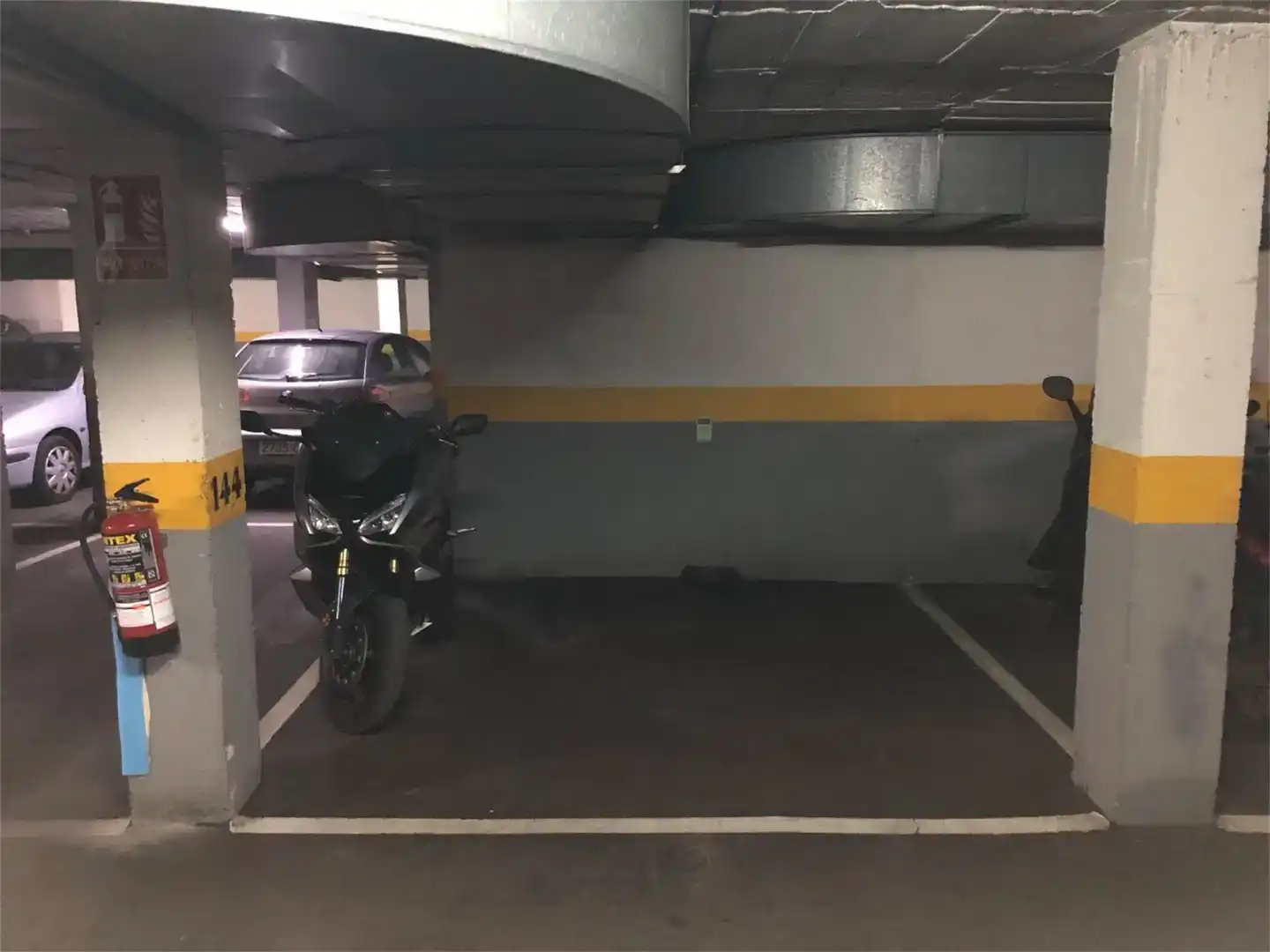 Garage for rent in Calle de Puentelarra, Santa Eugenia