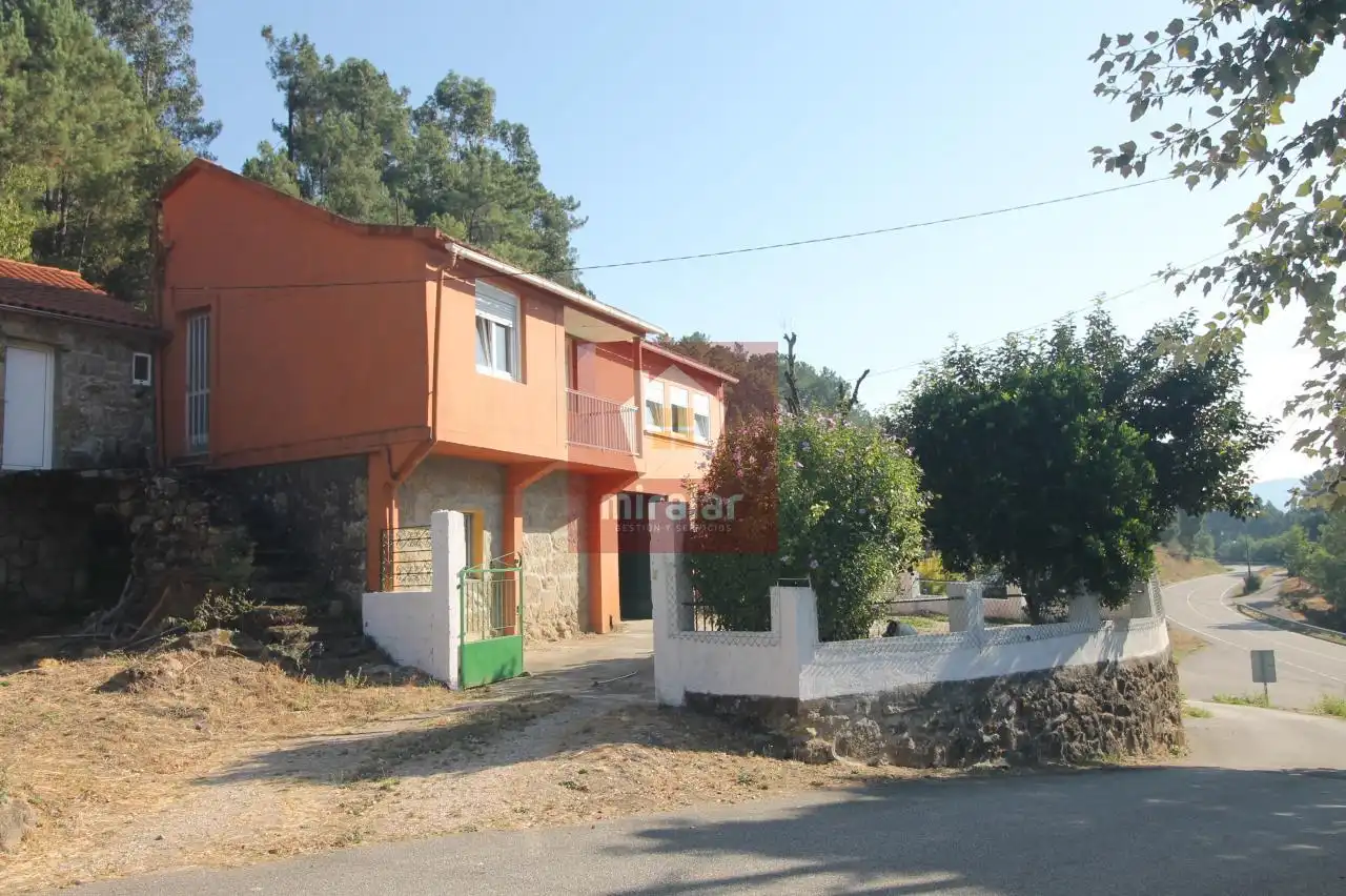 Vista exterior de Casa o xalet en venda en Crecente amb Calefacció, Jardí privat i Terrassa