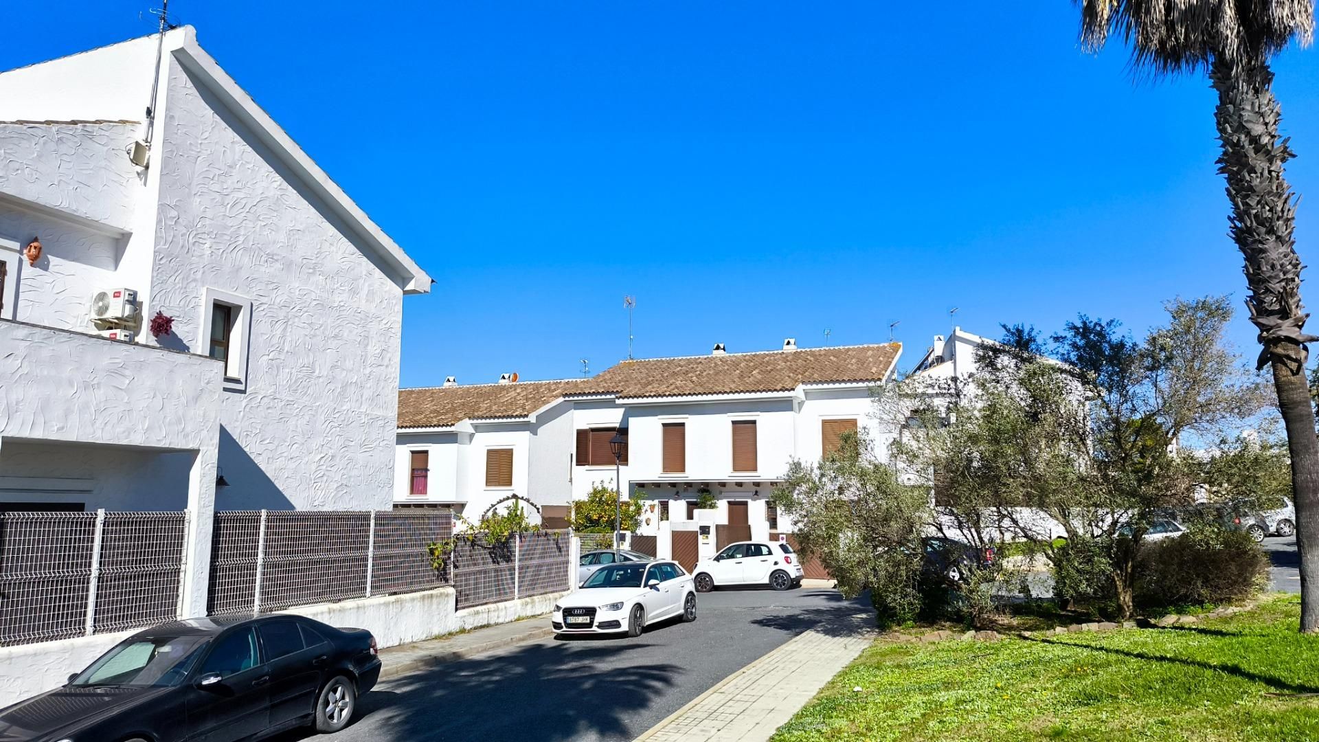 Vista exterior de Casa adosada en venda en Villablanca amb Jardí privat, Terrassa i Traster