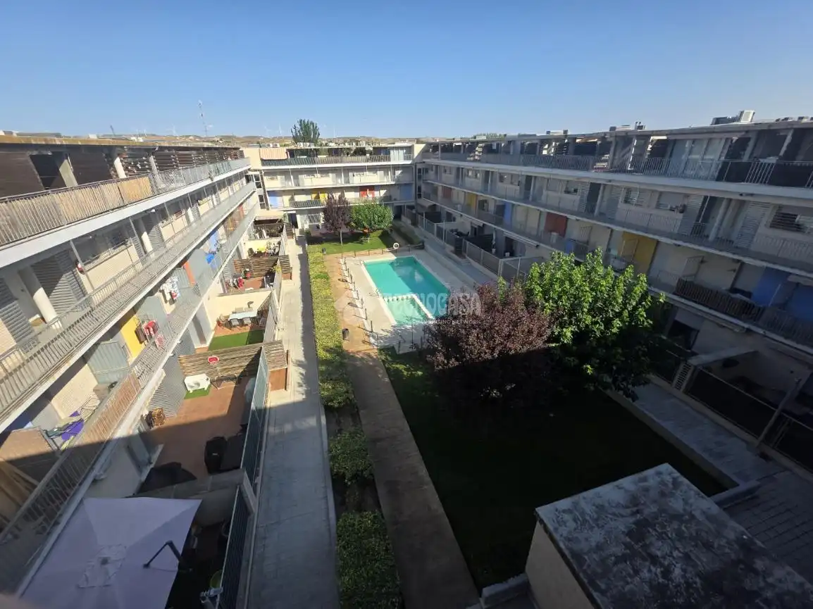 Swimming pool of Flat for sale in Cadrete  with Air Conditioner, Heating and Terrace