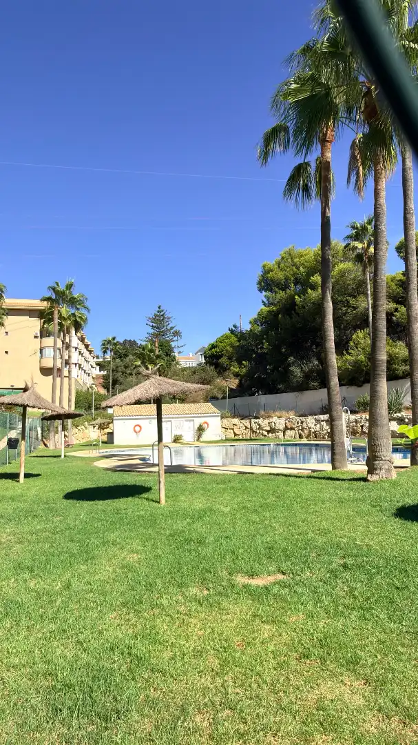 Piscina de Pis en venda en Fuengirola amb Aire condicionat, Calefacció i Terrassa
