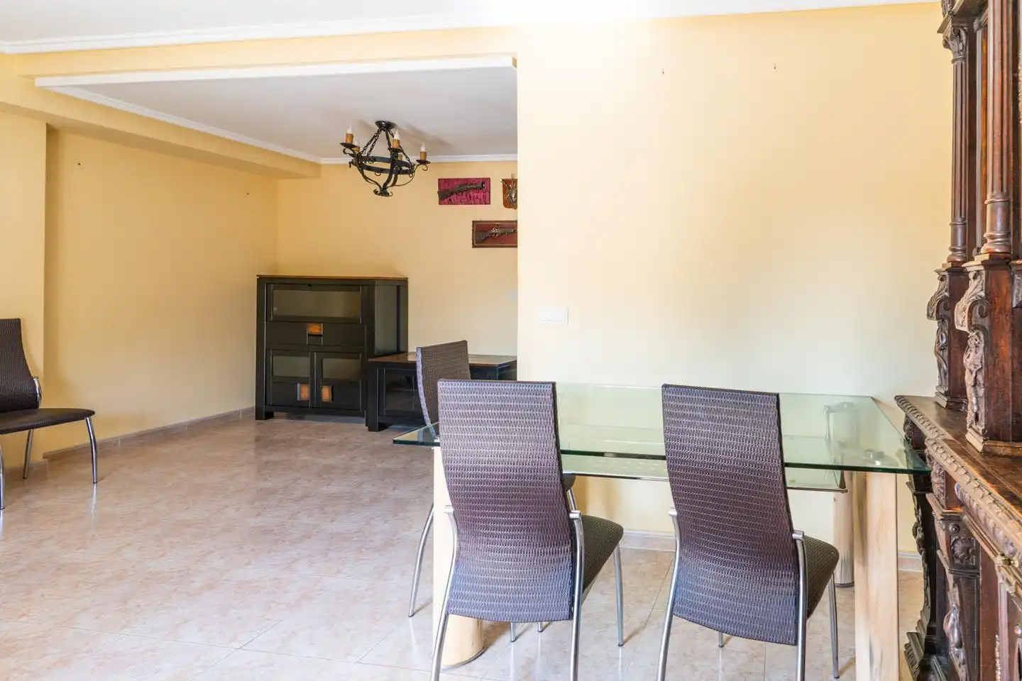 Esszimmer von Einfamilien-Reihenhaus zum Verkauf in Santa Pola mit Klimaanlage, Privatgarten und Terrasse