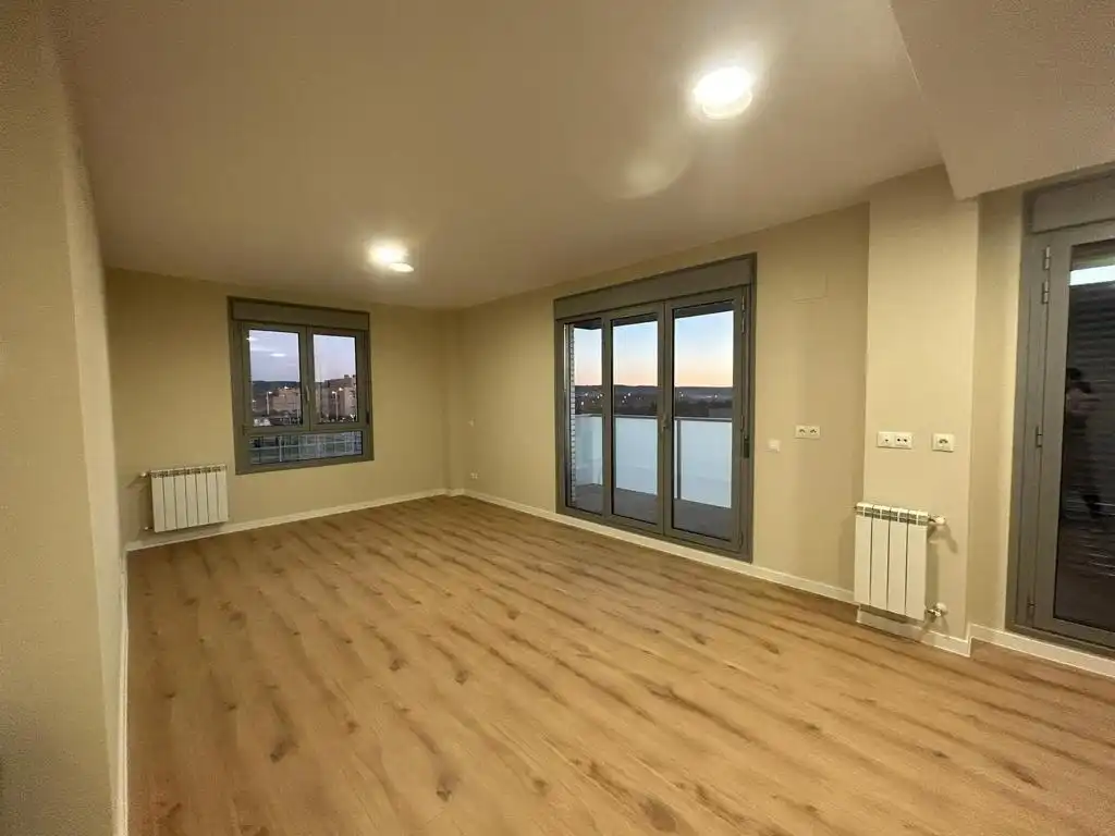 Sala de estar de Piso en venta en Villalbilla con Calefacción, Terraza y Trastero