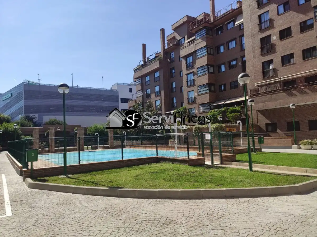 Vista exterior de Piso de alquiler en Madrid con Aire acondicionado, Calefacción y Trastero