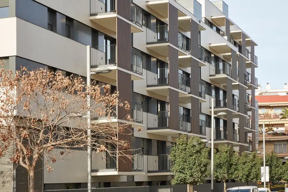 Außenansicht von Wohnung zur Miete in Sant Joan Despí mit Klimaanlage, Heizung und Privatgarten