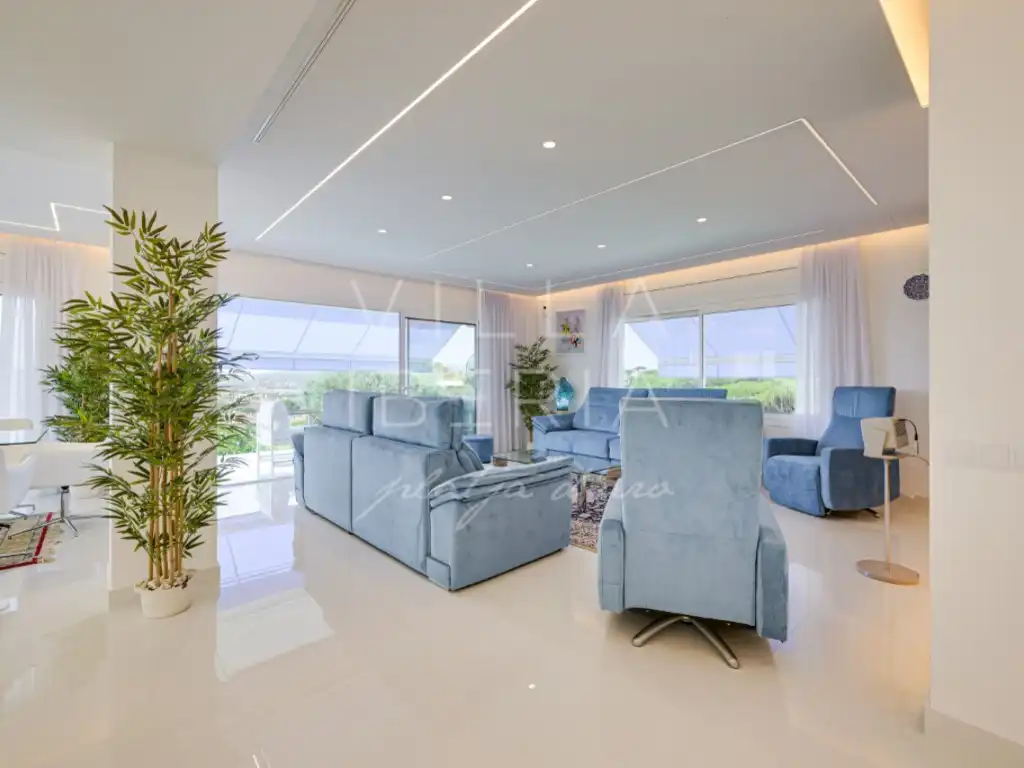 Sala de estar de Casa o chalet en venta en Castell d'Aro, Platja d'Aro i s'Agaró con Aire acondicionado, Calefacción y Jardín privado