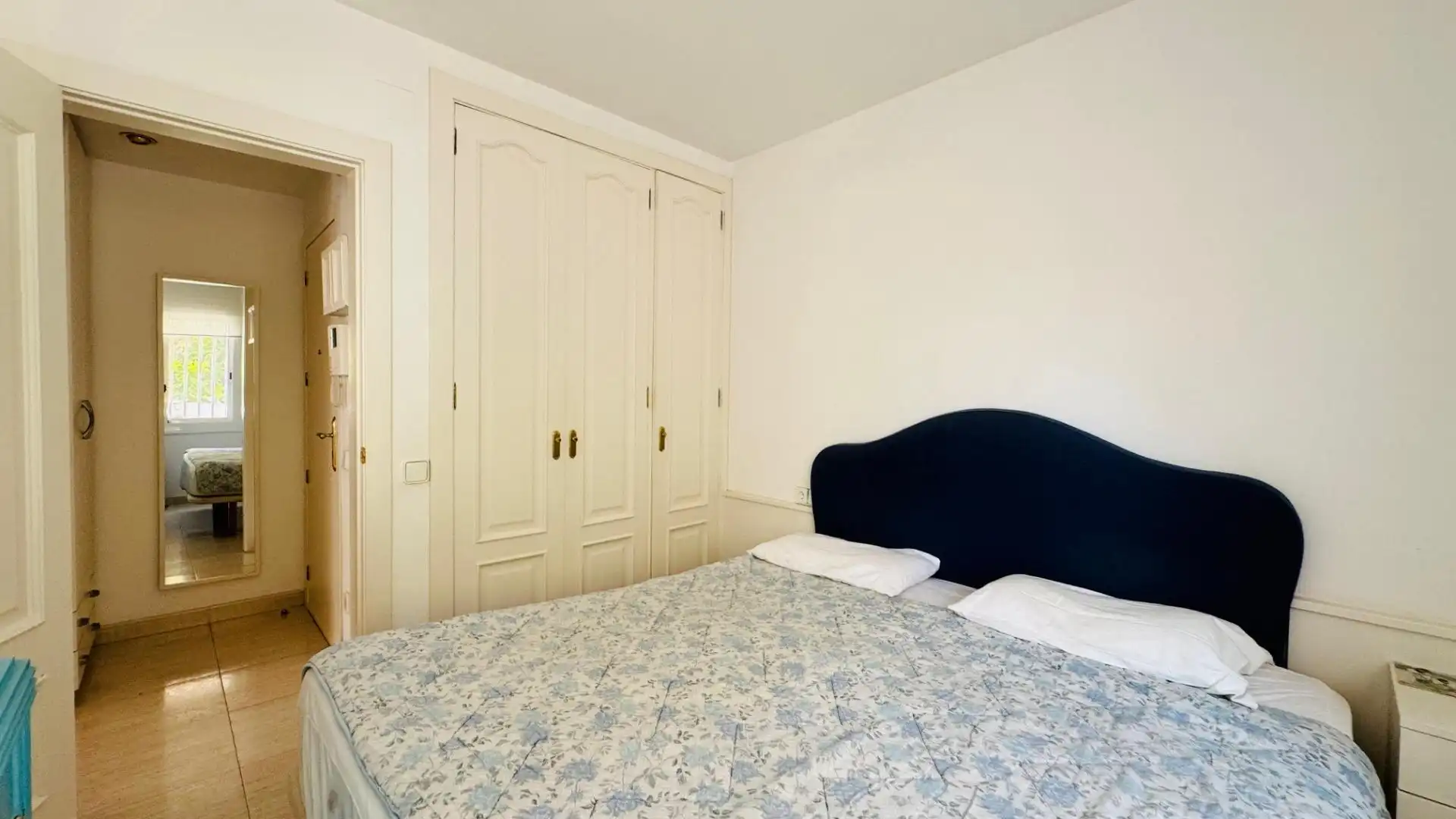 Schlafzimmer von Erdgeschoss zur Miete in Vilanova i la Geltrú mit Klimaanlage, Heizung und Terrasse
