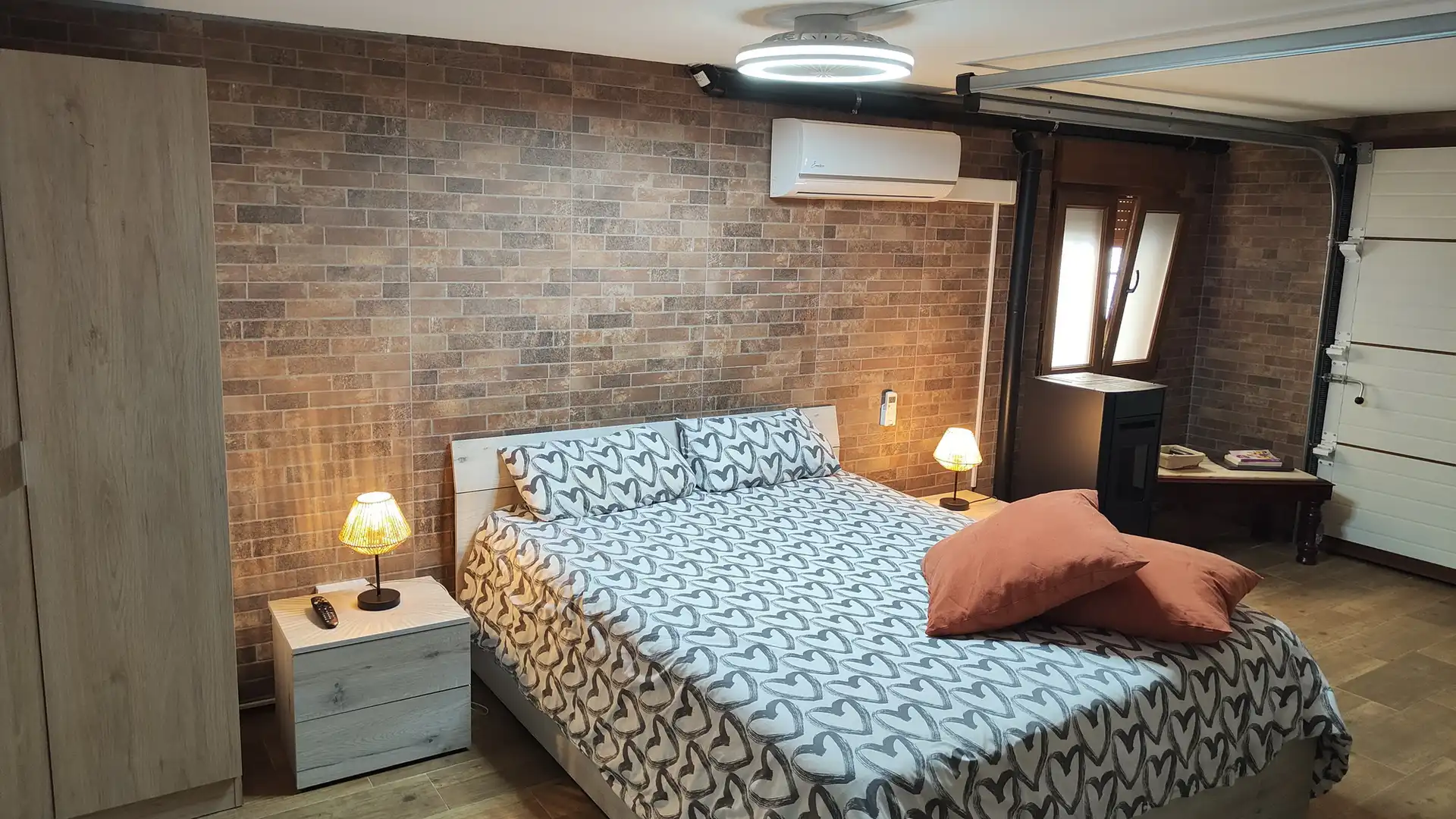 Schlafzimmer von Einfamilien-Reihenhaus zum Verkauf in Alcúdia mit Klimaanlage, Heizung und Privatgarten