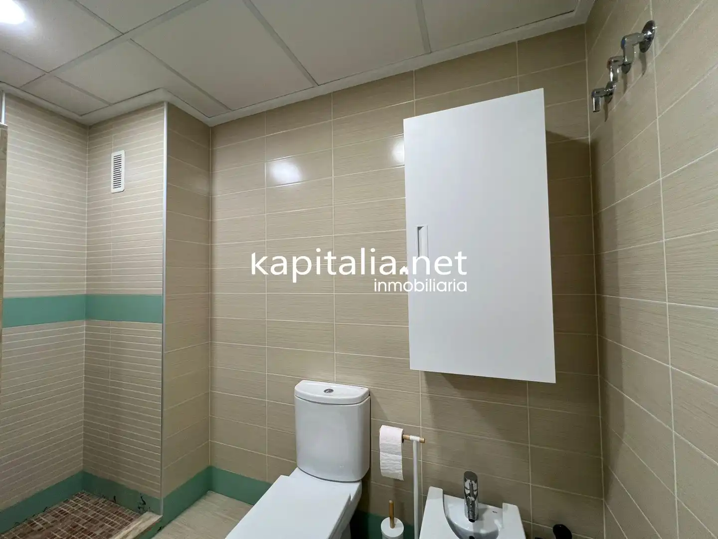 Bathroom of Flat for sale in Ontinyent  with Air Conditioner, Heating and Storage room