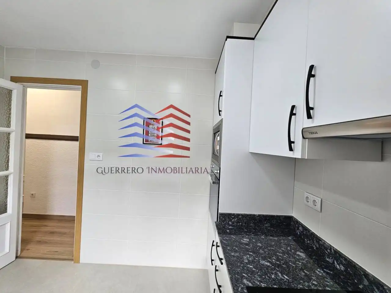 Cuina de Pis de lloguer en Ourense Capital  amb Calefacció i Moblat
