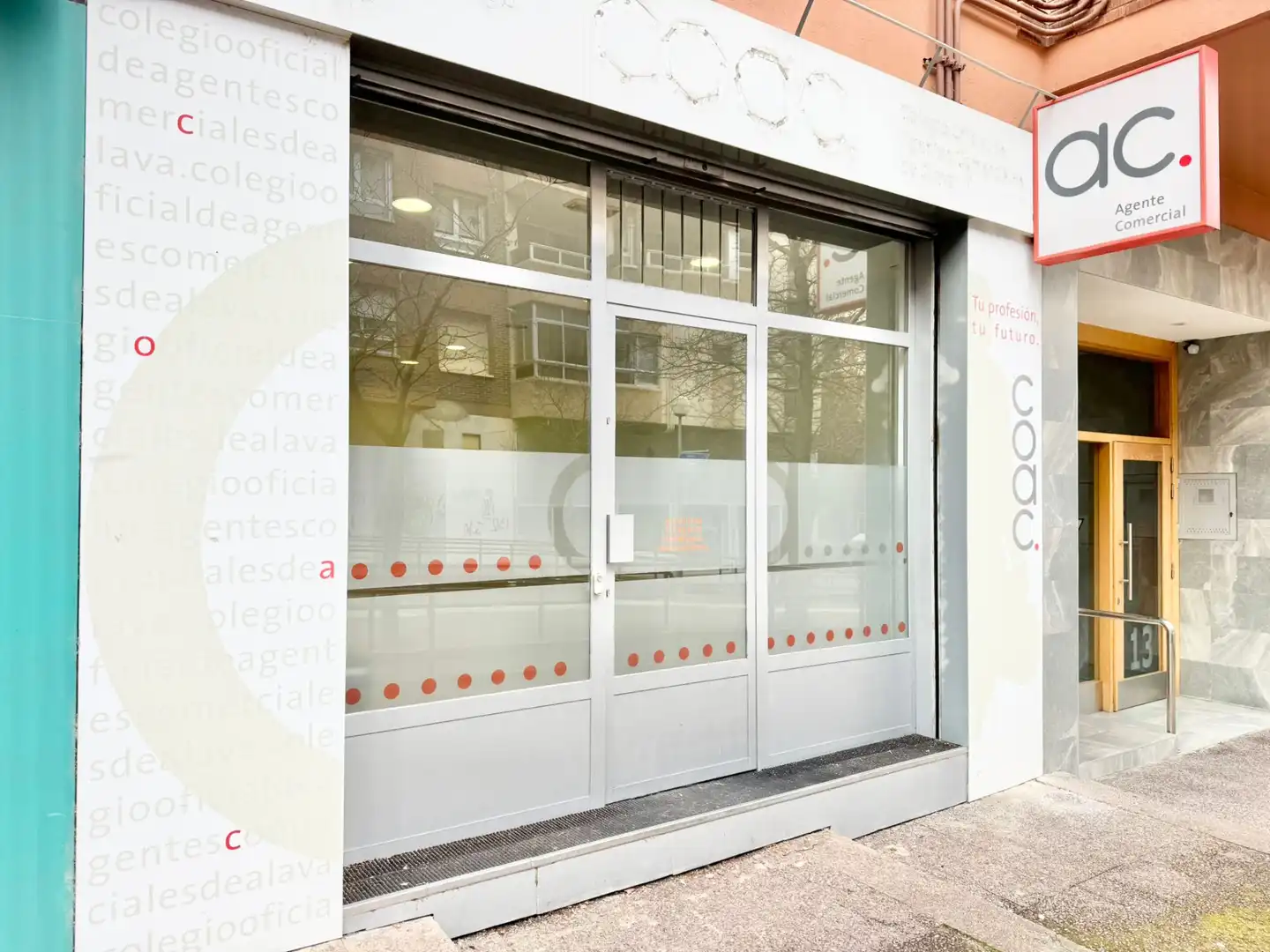 Local comercial de lloguer a Salvador de Azpiazu Ibilbidea