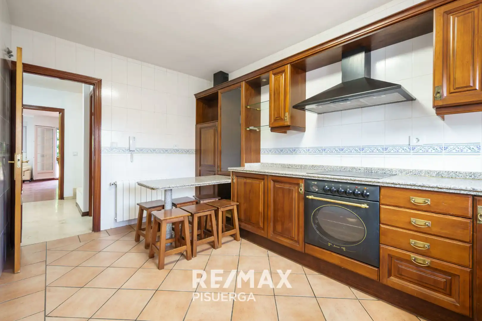 Cuina de Casa o xalet en venda en Fuensaldaña amb Jardí privat i Traster