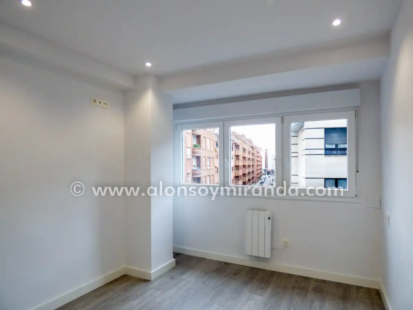 Schlafzimmer von Wohnung zur Miete in Gijón  mit Heizung und Abstellraum