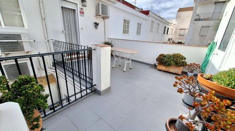 Casa unifamiliar adosada totalmente reformada  y lista para entrar a vivir.