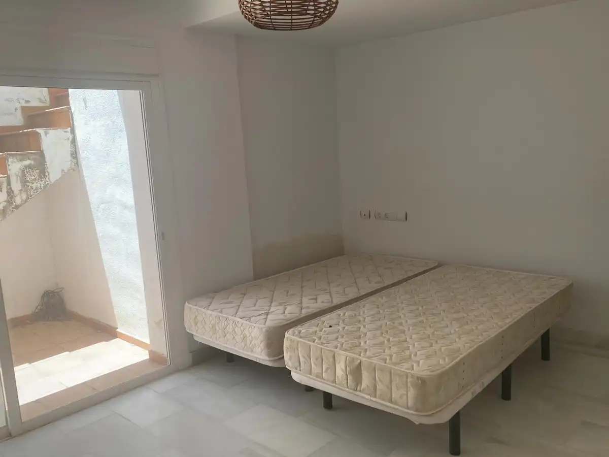 Habitación de Casa adosada en venta en Estepona con Aire acondicionado, Terraza y Amueblado