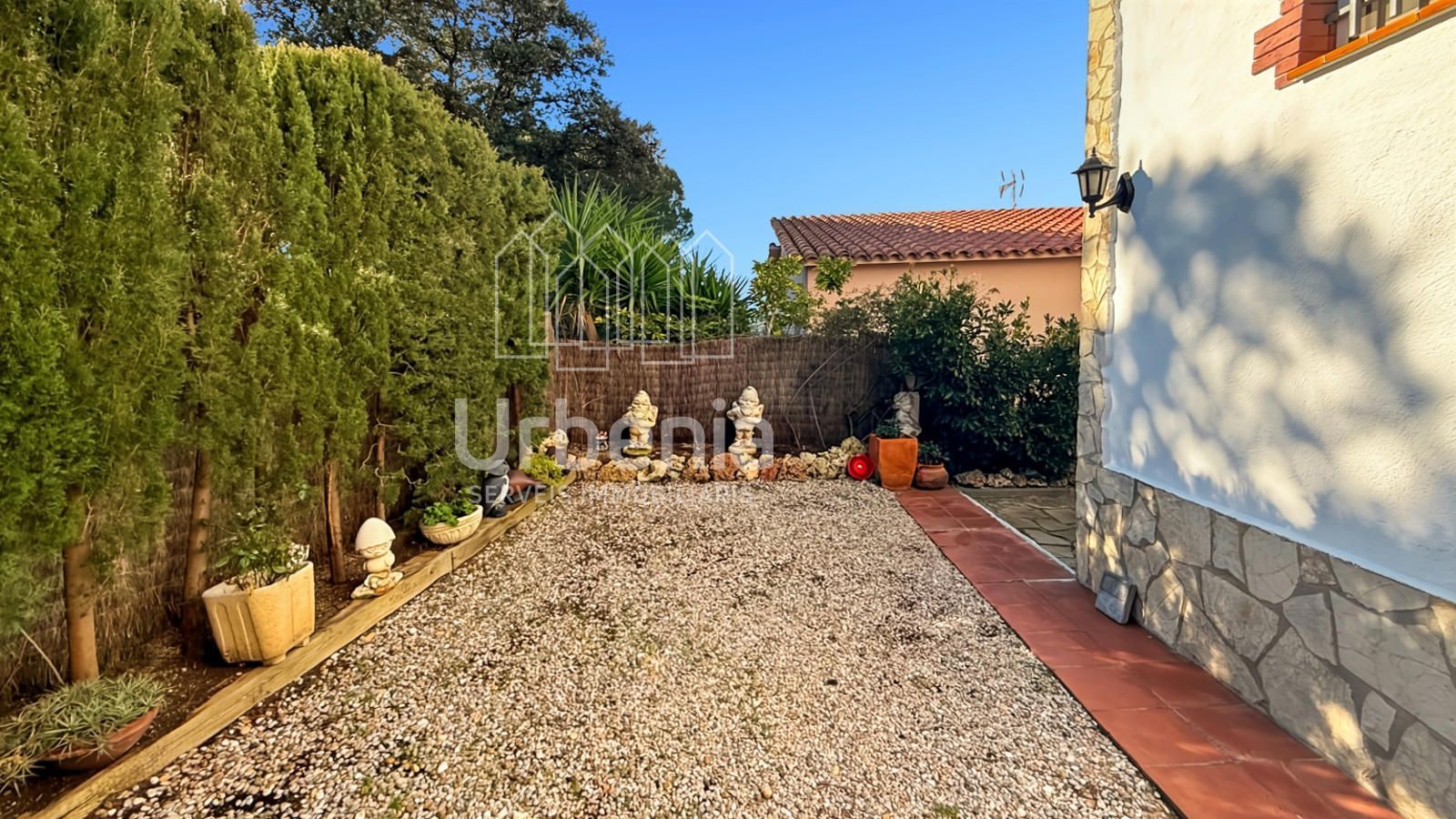 Vista exterior de Casa o xalet en venda en Arenys de Mar amb Aire condicionat, Calefacció i Jardí privat