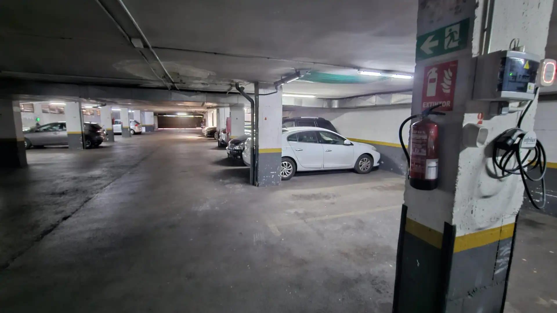 Parking de Piso en venta en Madrid con Aire acondicionado, Calefacción y Jardín privado