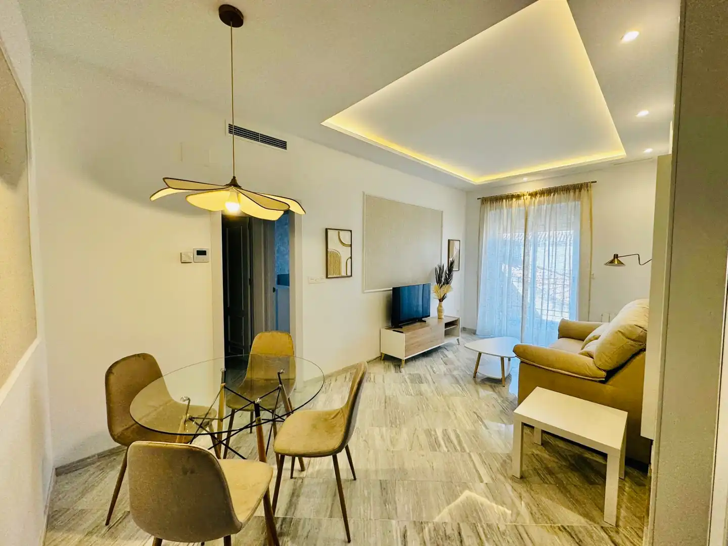 Sala de estar de Apartamento de alquiler en Granada con Aire acondicionado, Calefacción y Terraza