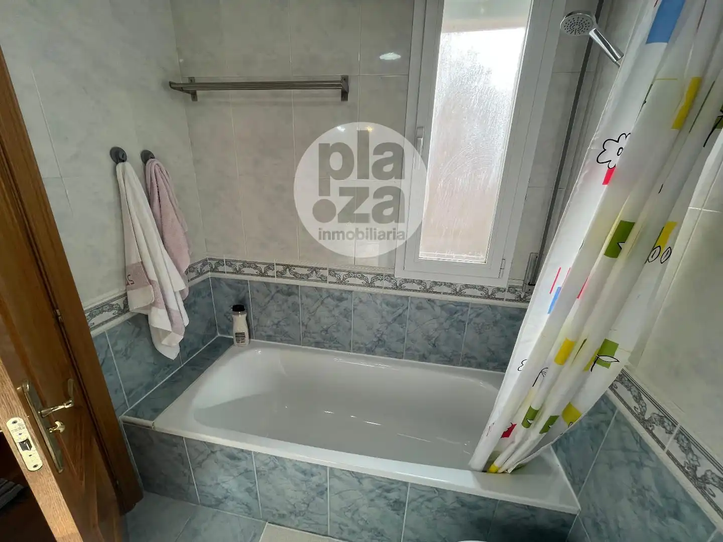 Baño de Piso de alquiler en Burgos con Calefacción y Amueblado